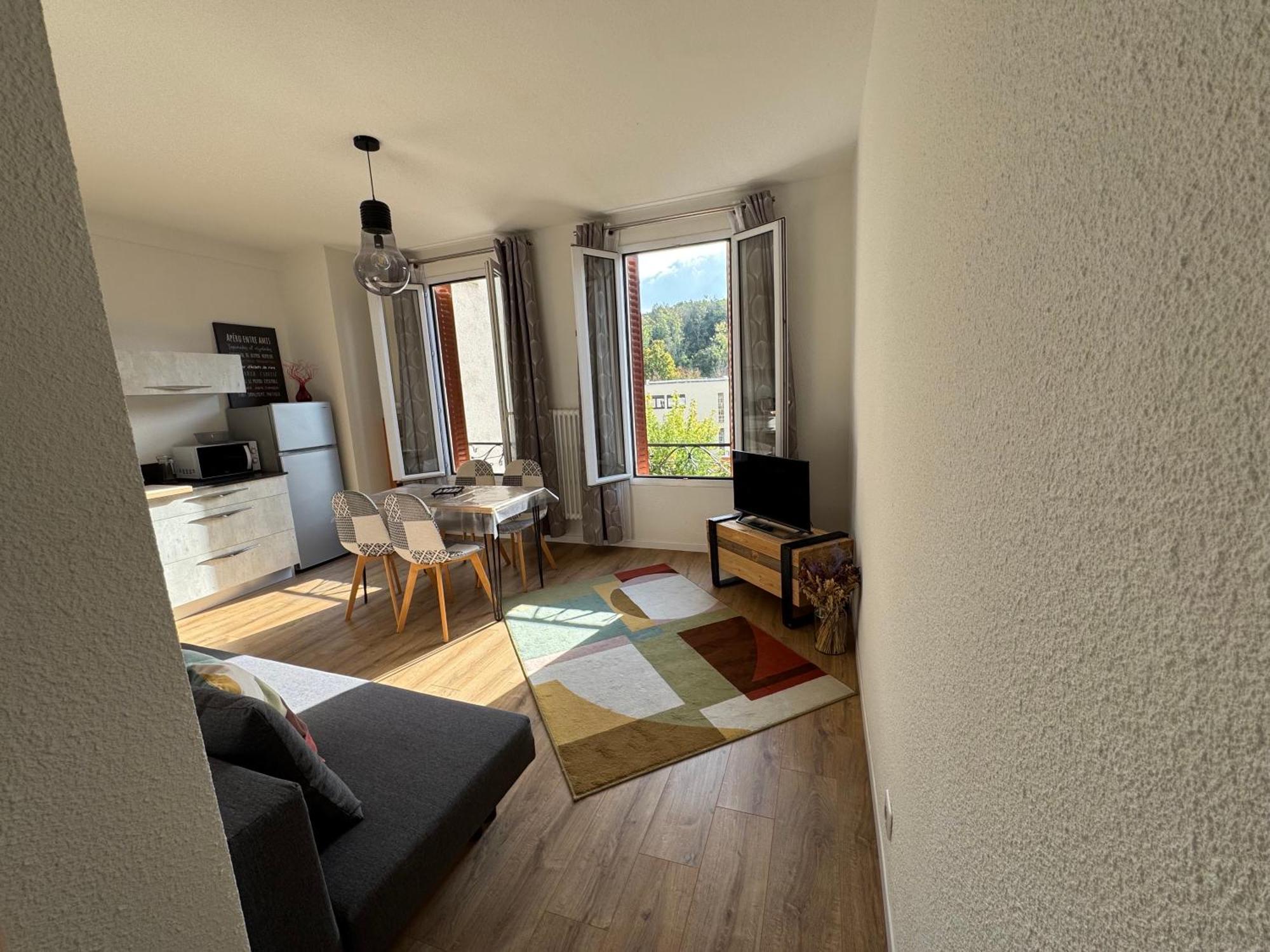 Appartement Le Madargue Idealement Place Chatel-Guyon Exterior photo
