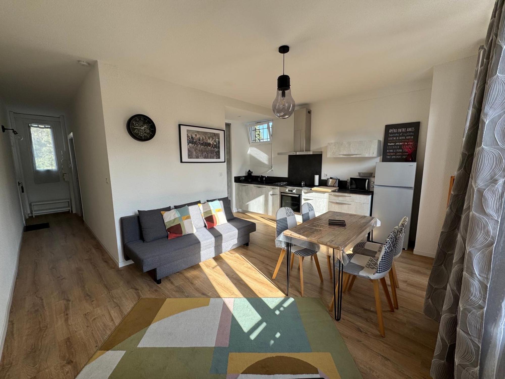 Appartement Le Madargue Idealement Place Chatel-Guyon Exterior photo