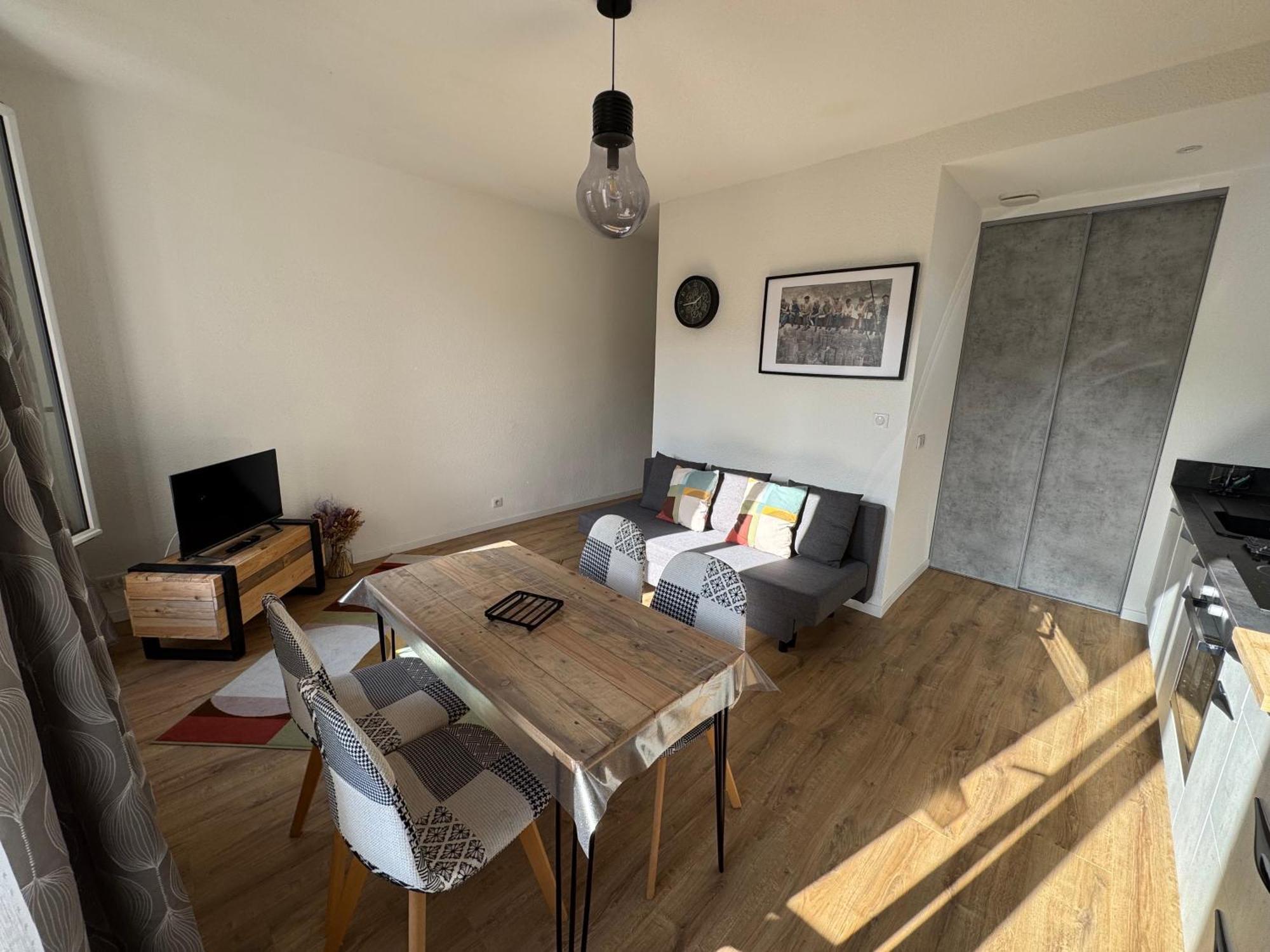 Appartement Le Madargue Idealement Place Chatel-Guyon Exterior photo