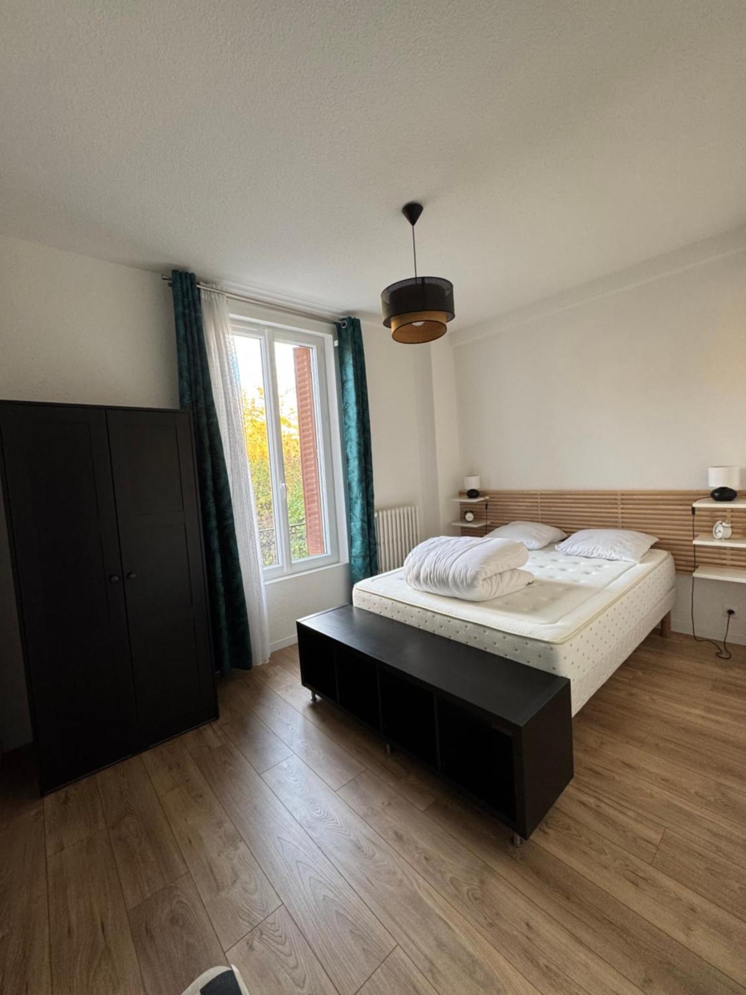 Appartement Le Madargue Idealement Place Chatel-Guyon Exterior photo