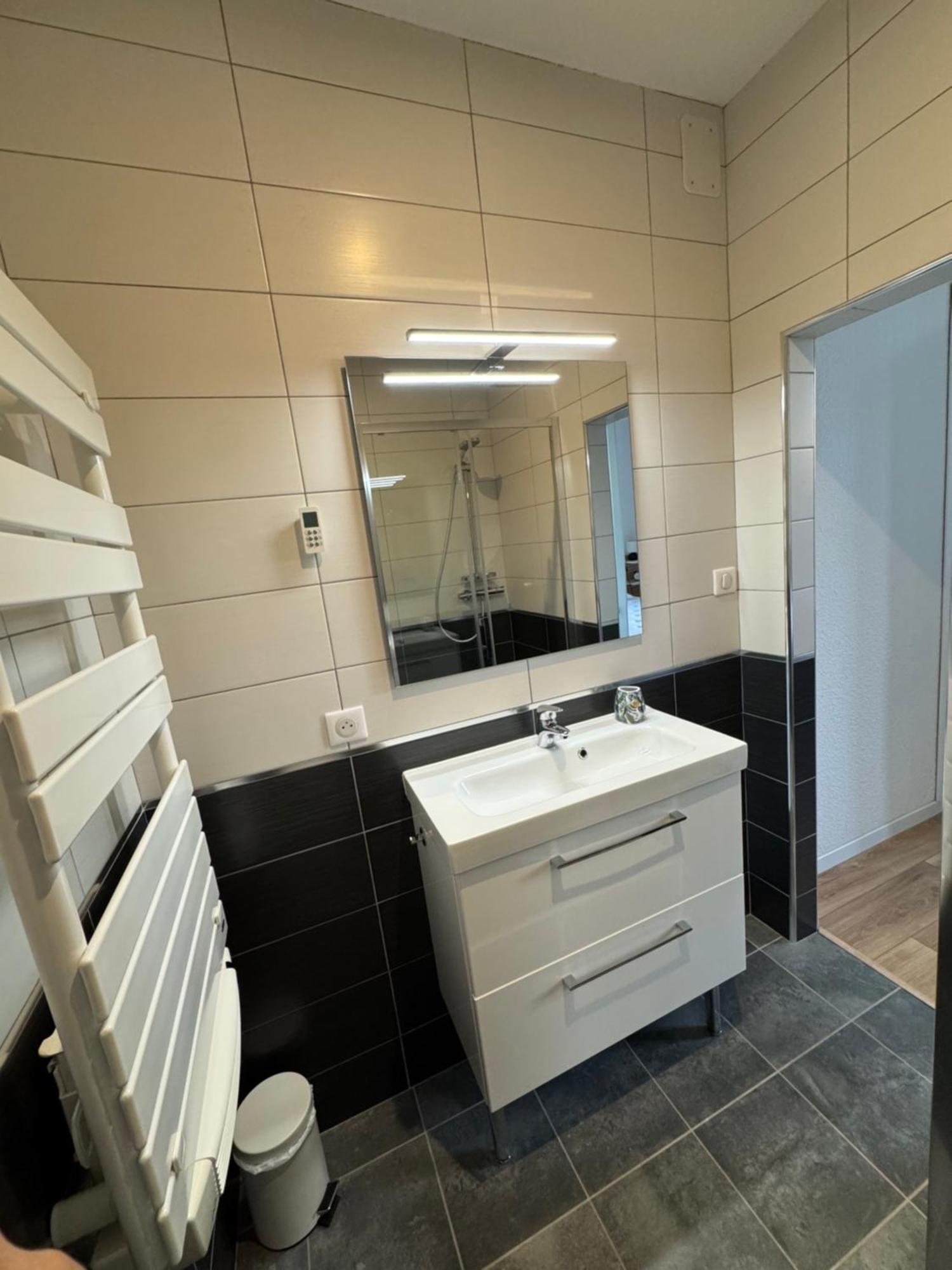 Appartement Le Madargue Idealement Place Chatel-Guyon Exterior photo