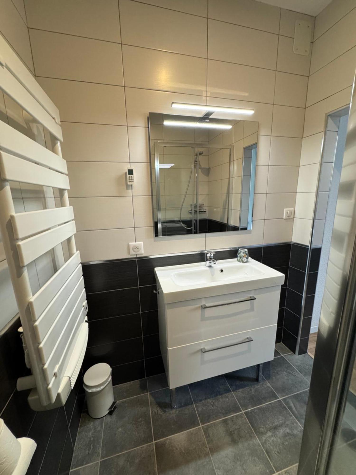 Appartement Le Madargue Idealement Place Chatel-Guyon Exterior photo