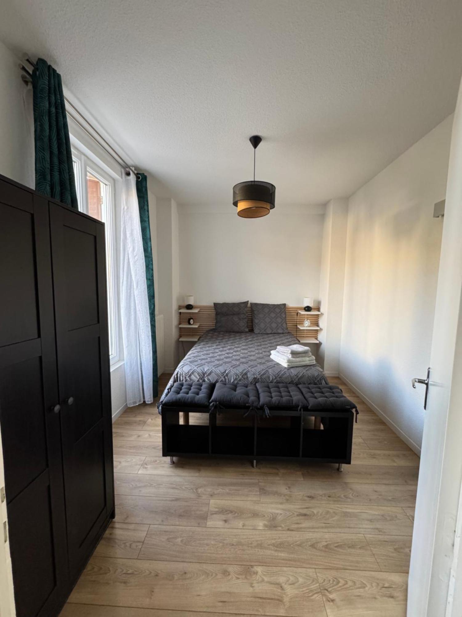 Appartement Le Madargue Idealement Place Chatel-Guyon Exterior photo